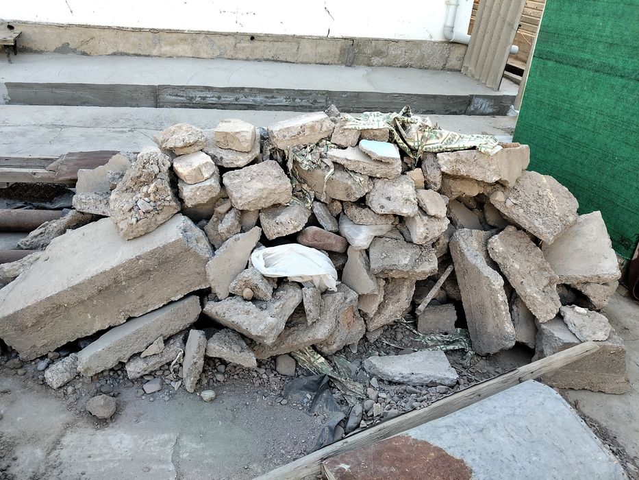 Бетоныйе камни от стяжки