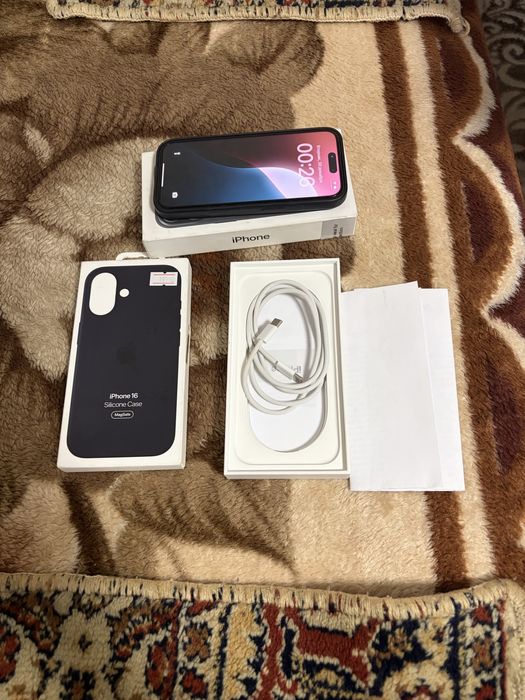 330000 iPhone 16 gb 128