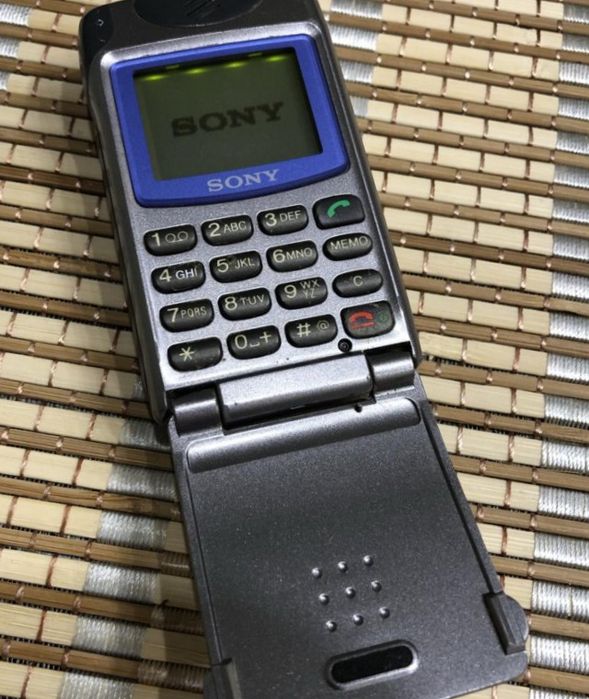 Продаются сотовые телефоны.