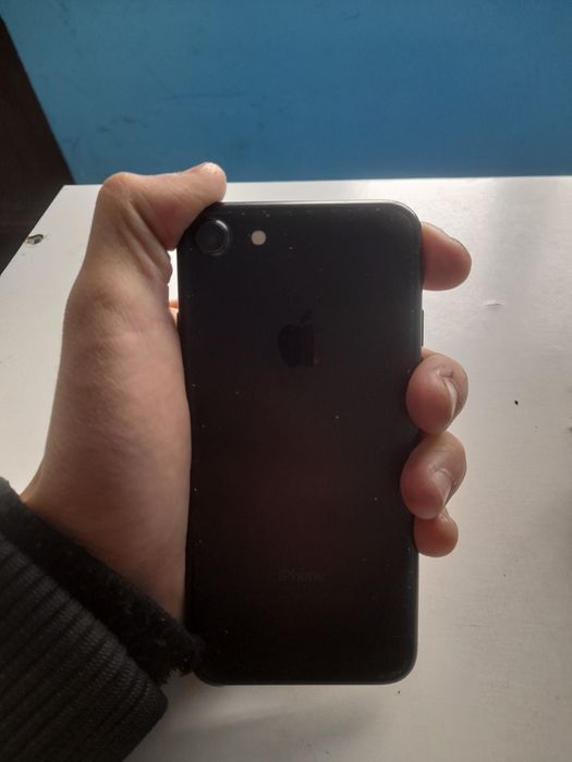 IPhone 7 с гарантией