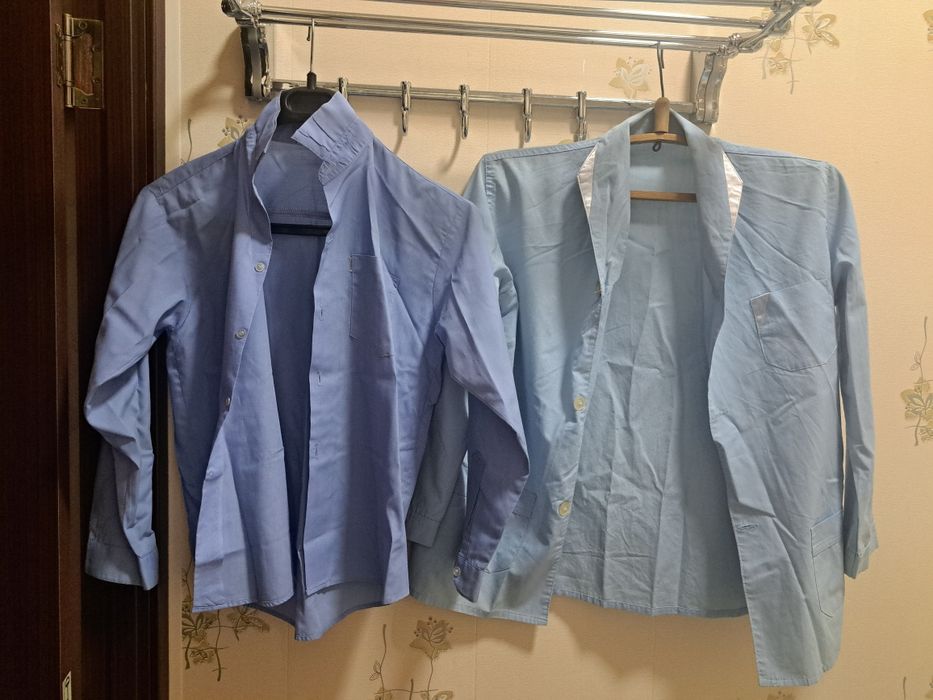 Школьные рубашки синего и белого цвета