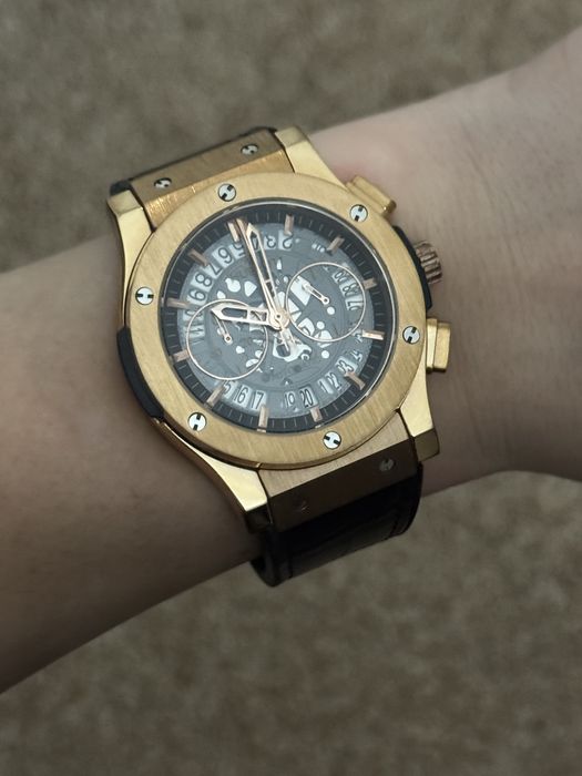 Часы HUBLOT почти новык