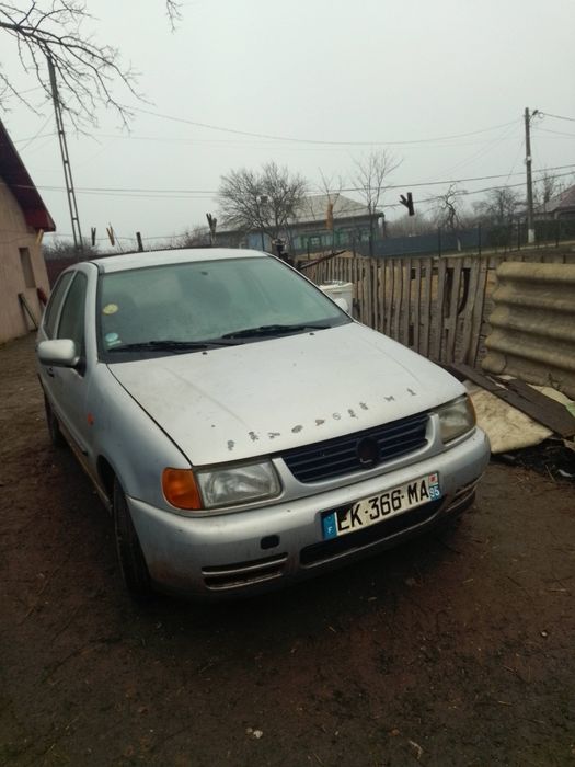 Vând mașina pentru fier vechi