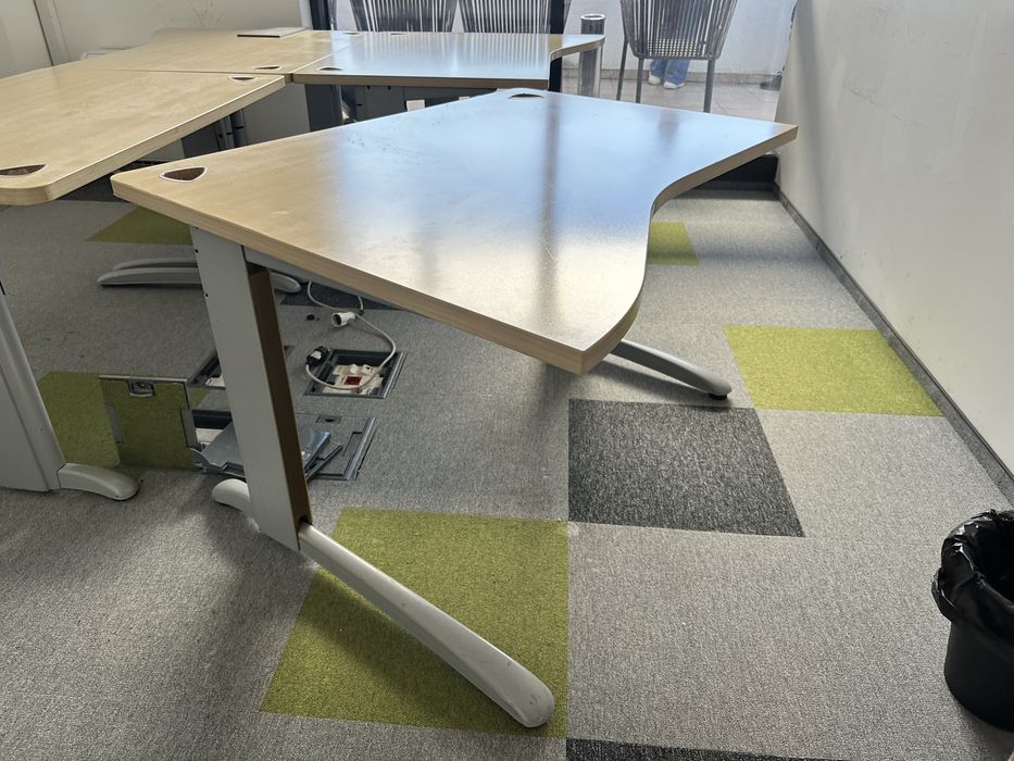 Ергономично  офис бюро Steelcase 120х80 – висок клас, налични 20 бр.