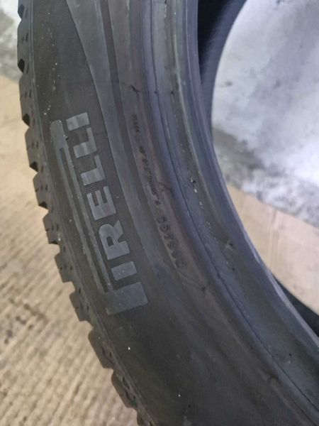 1 брой Pirelli  R19 235/45/ 
всесезонна гума
DOT0821