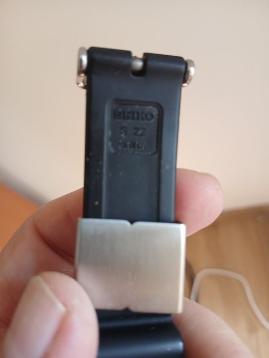 Ceasul din imagine este un model Seiko Scuba Diver's 200m M796