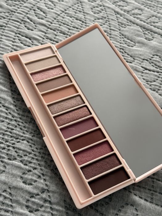 Палитри сенки и хайлайтър