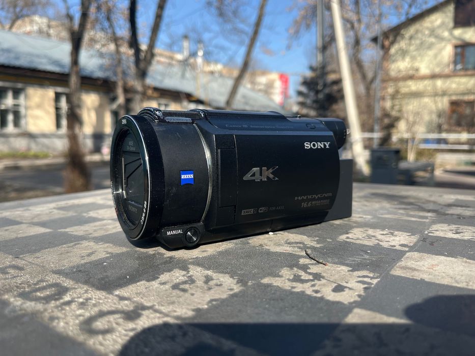 Видеокамера Sony AX53