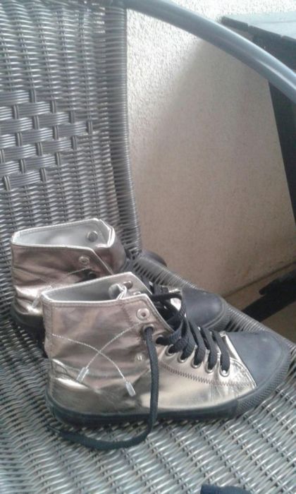 Златисти дамски кецове