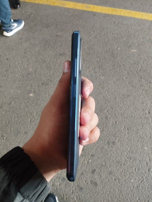 Redmi note 11 holati yaxshi ekran almashgan