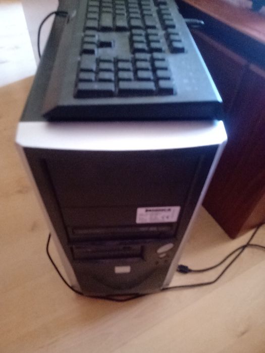 Два броя компютри отново време