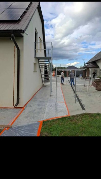 „Vândem scări metalice galvanizate , personalizate la dimensiunea dori