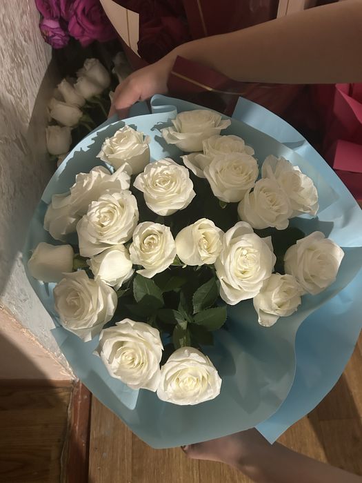 букет белых роз,отдам за 4000