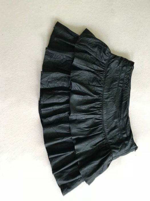 Пола от еко кожа на ZARA