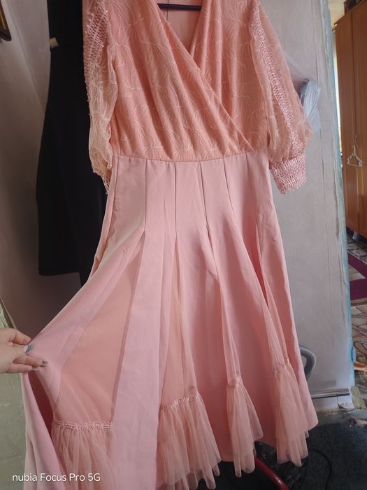 Платье нежно розовое