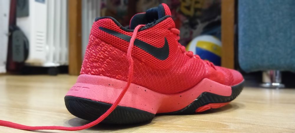 Продам баскетбольные кроссовки kyrie 3