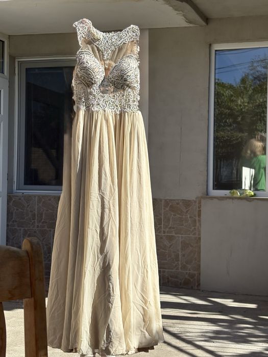 Официална рокля носена само веднъж