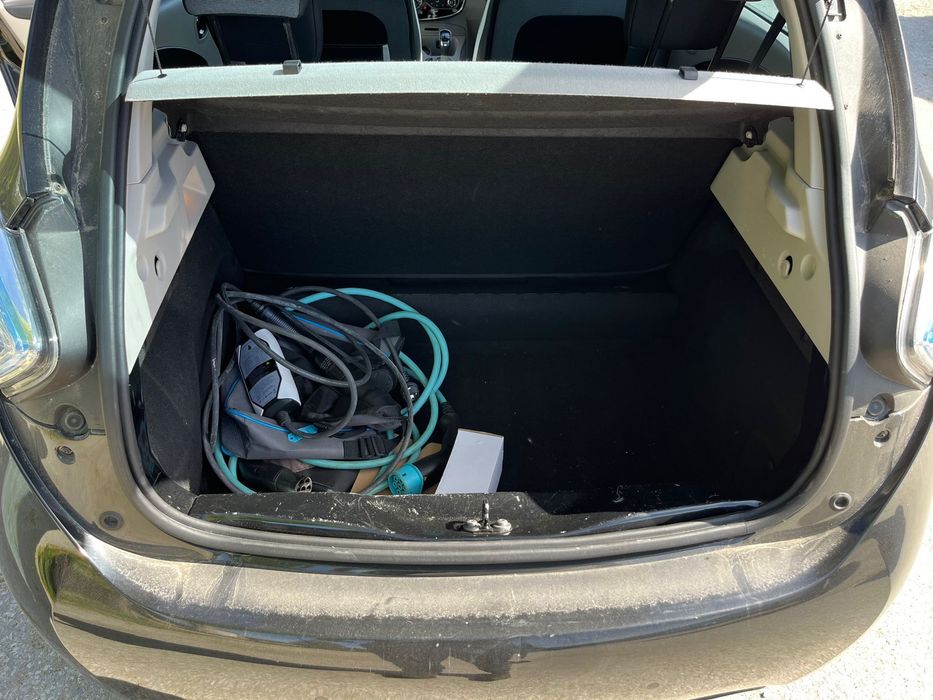 На части или цяло Renault Zoe 41 kwh 2014г дясна дирекция внос от Англия платено мито.
