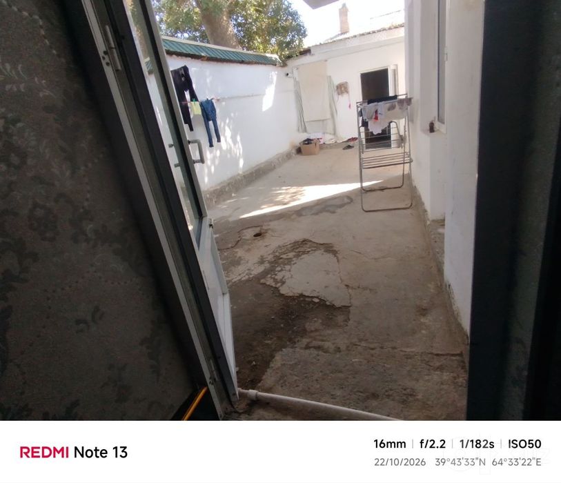 Buxoro viloyati Kogon shahrida hovli sotiladi. 2 sotix maydonga ega.