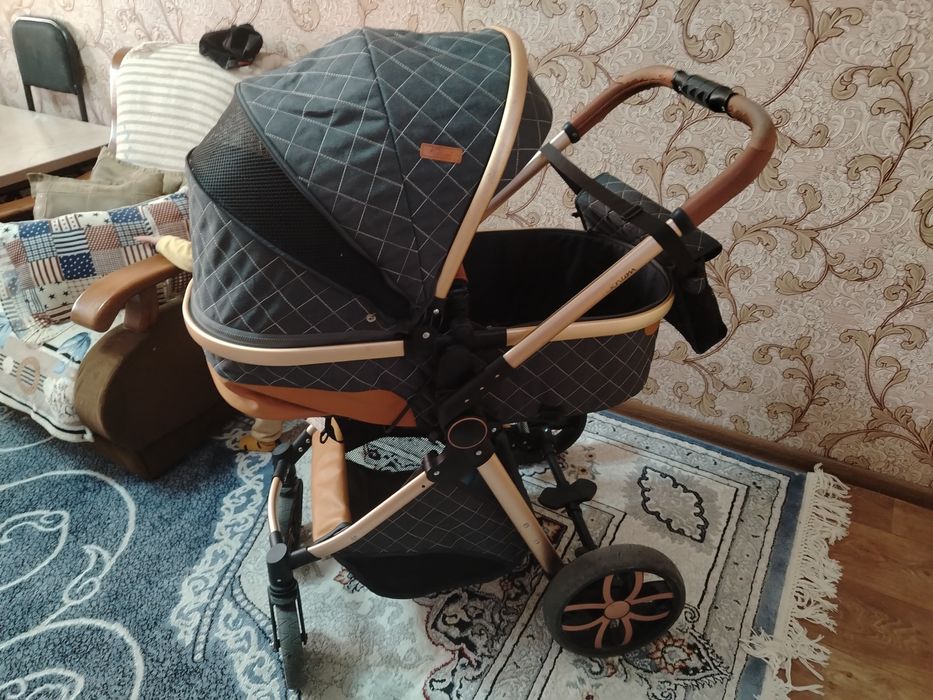 Коляска сотилади