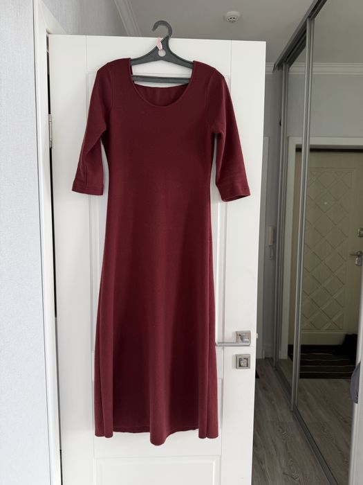 Продаю платья 42-44 размера