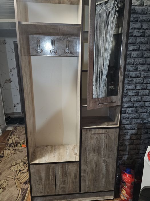 Прихожка  и диван