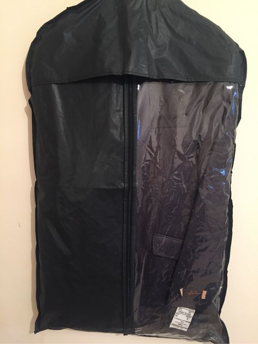 Срочно  новый  костюм продам . Торг