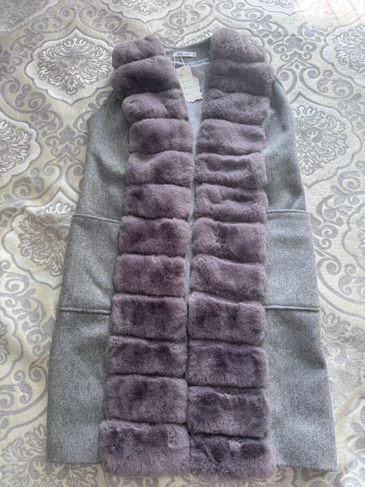 Продам длинный жилет -безрукавку, пальто, , куртку, ветровку