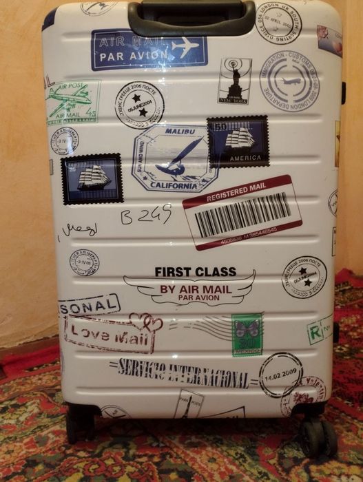 Улкен чемодан ишине быраз зат сыйады Товар ақшасына лайық