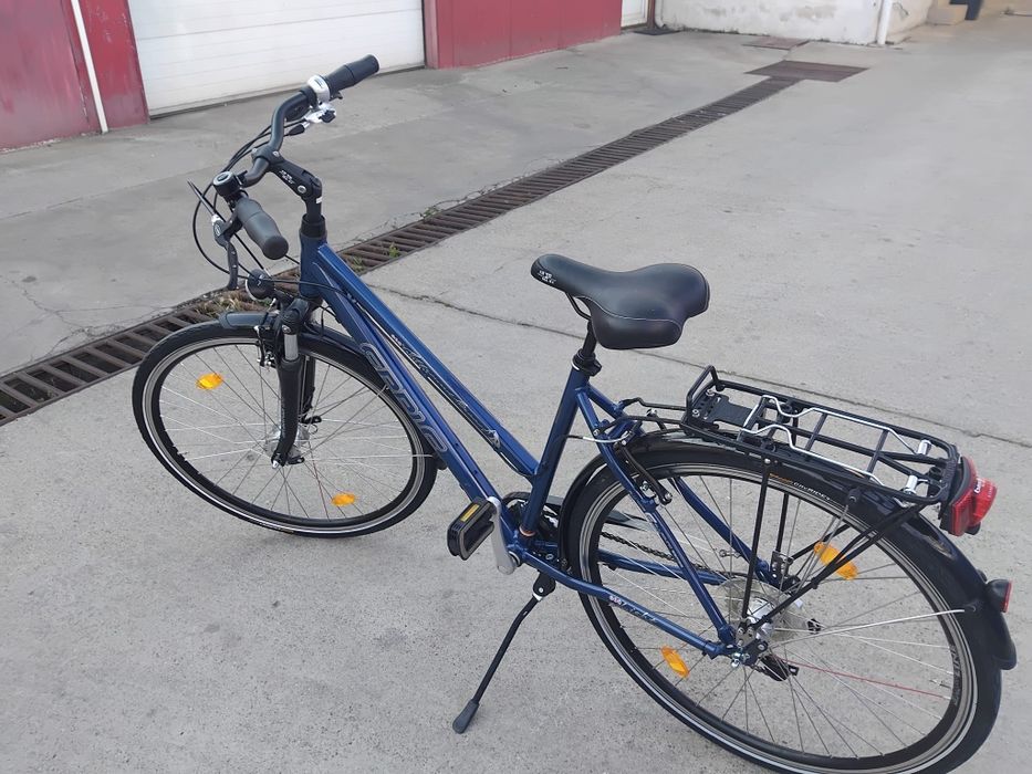 Vând bicicleta din aluminiu pentru damă