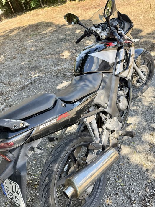 Motocicleta honda CBR 125R
