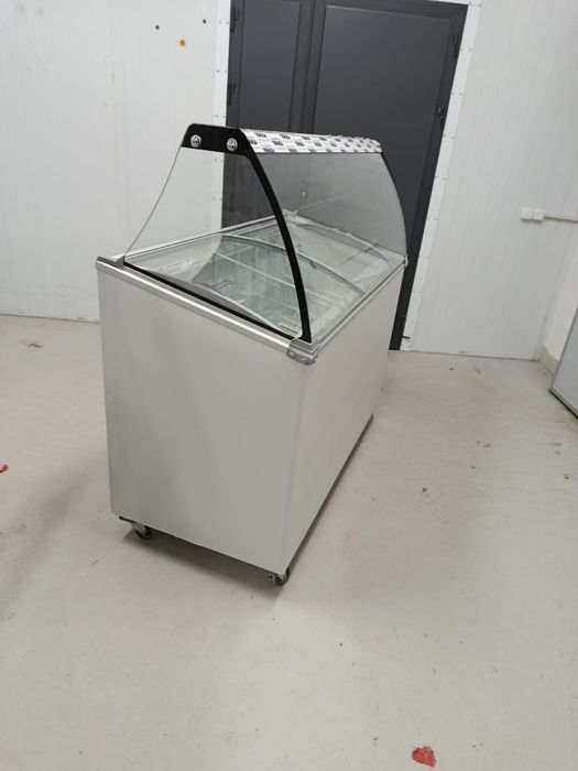 Витринный морозильник UGUR UDD 400 для мороженого