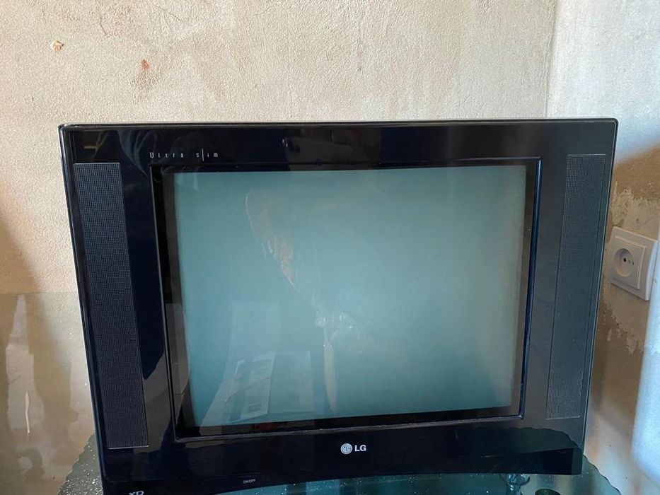 Телевизор с подставкой