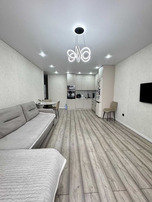 Продам евро 3-х ком., в Центре, район 8 школа