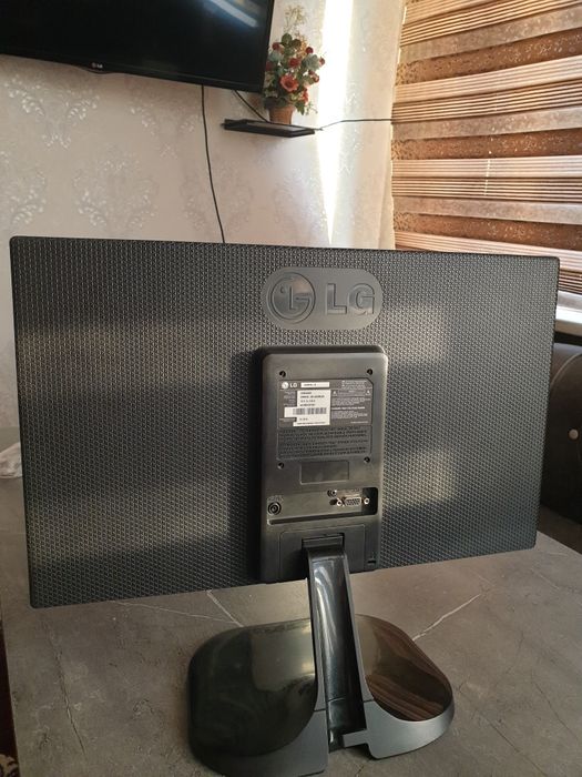 LG 20 dyuymli monitor yaxshi holatda