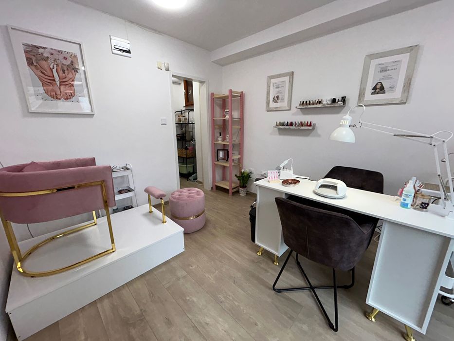 Маникюр и педикюр