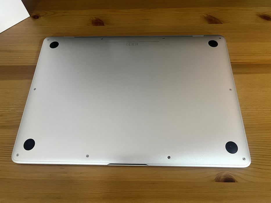Macbook Air M1 8/256 Silver
