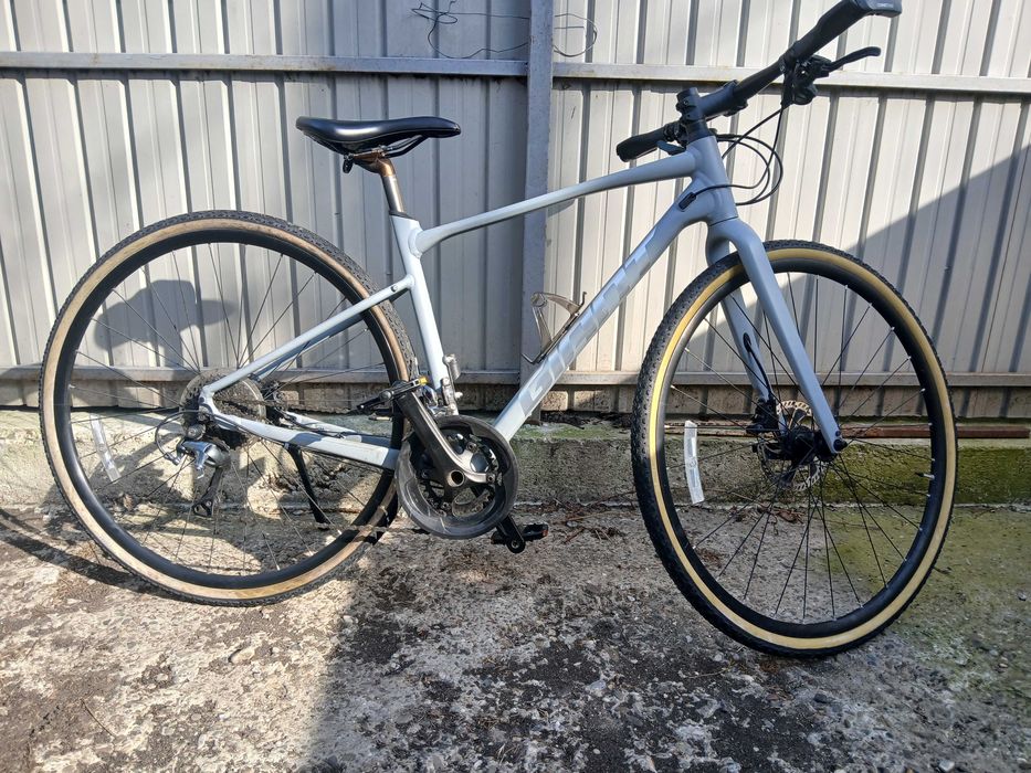 Bicicleta Giant revolt f