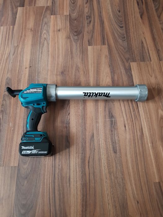 Pistol de silicon Makita