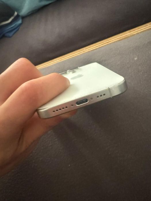 iPhone 15 Pro 128GB White 90% Battery Health