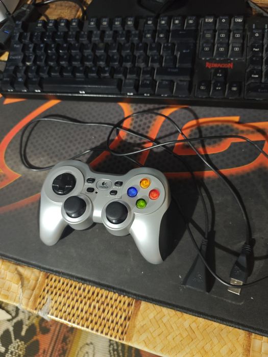 Logitech F710 безжичен контролер