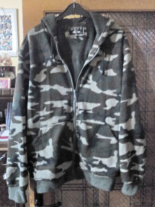 Продажам мъжки спортни суичъри,елеци