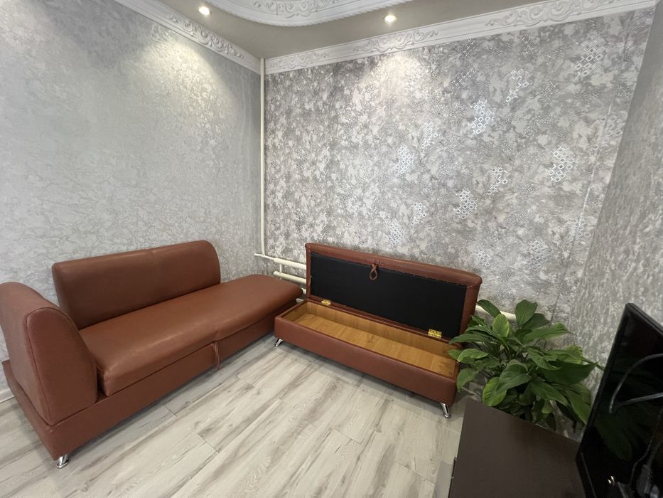 Под офисной Диван Продажа почти новый 150у.е