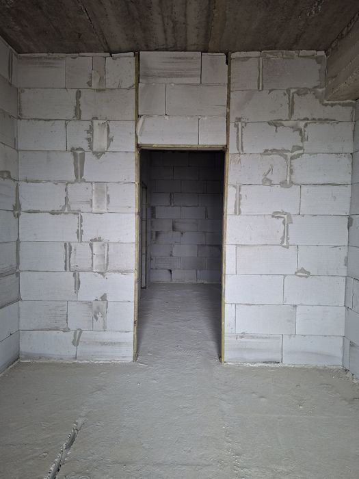 Оху кафеси тогриси уй сотилад 94кв каропка 3 хона