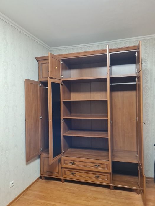 Продам спальный шкаф