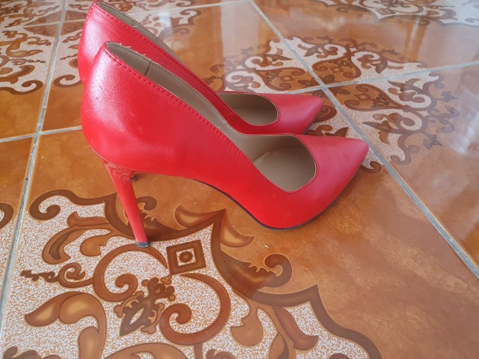 Vând pantofi din piele