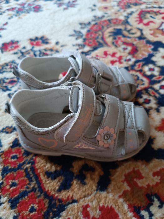Продам детскую обувь