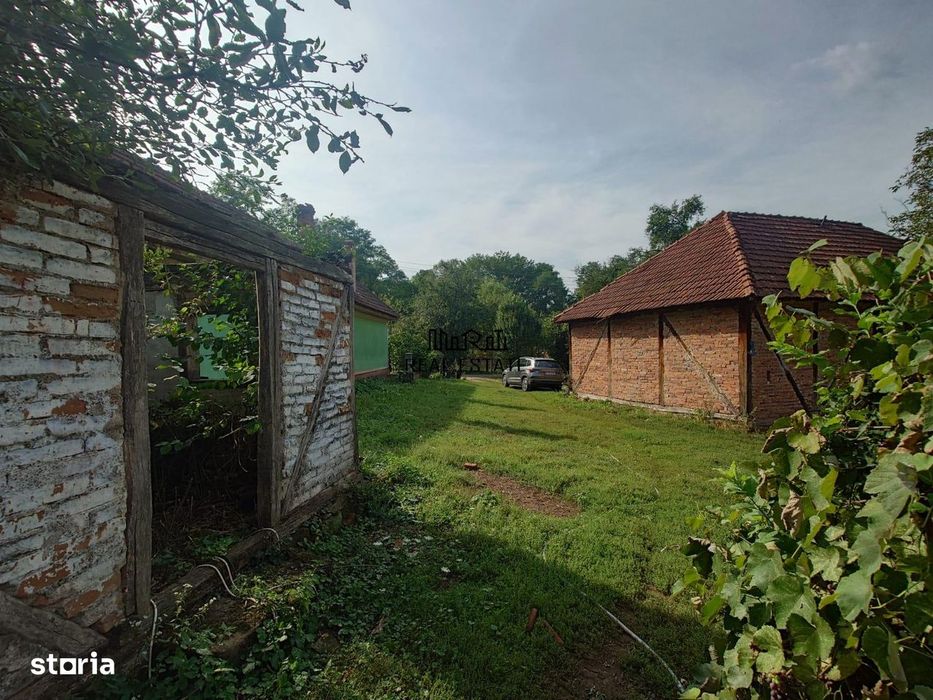 Teren intravilan si cladiri in Lunca