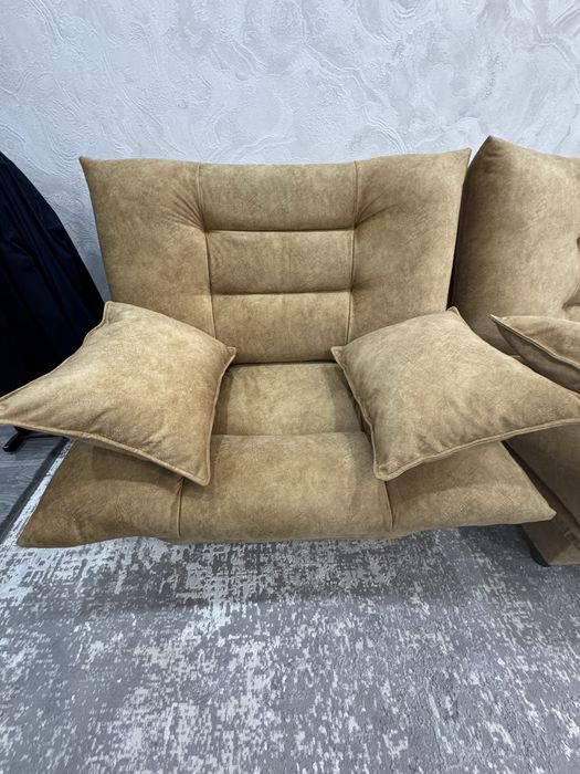 Продам диван с креслами