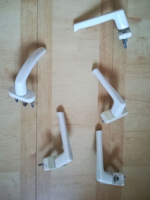Продавам употребявани алум. дръжки за прозорец 10лв/бр